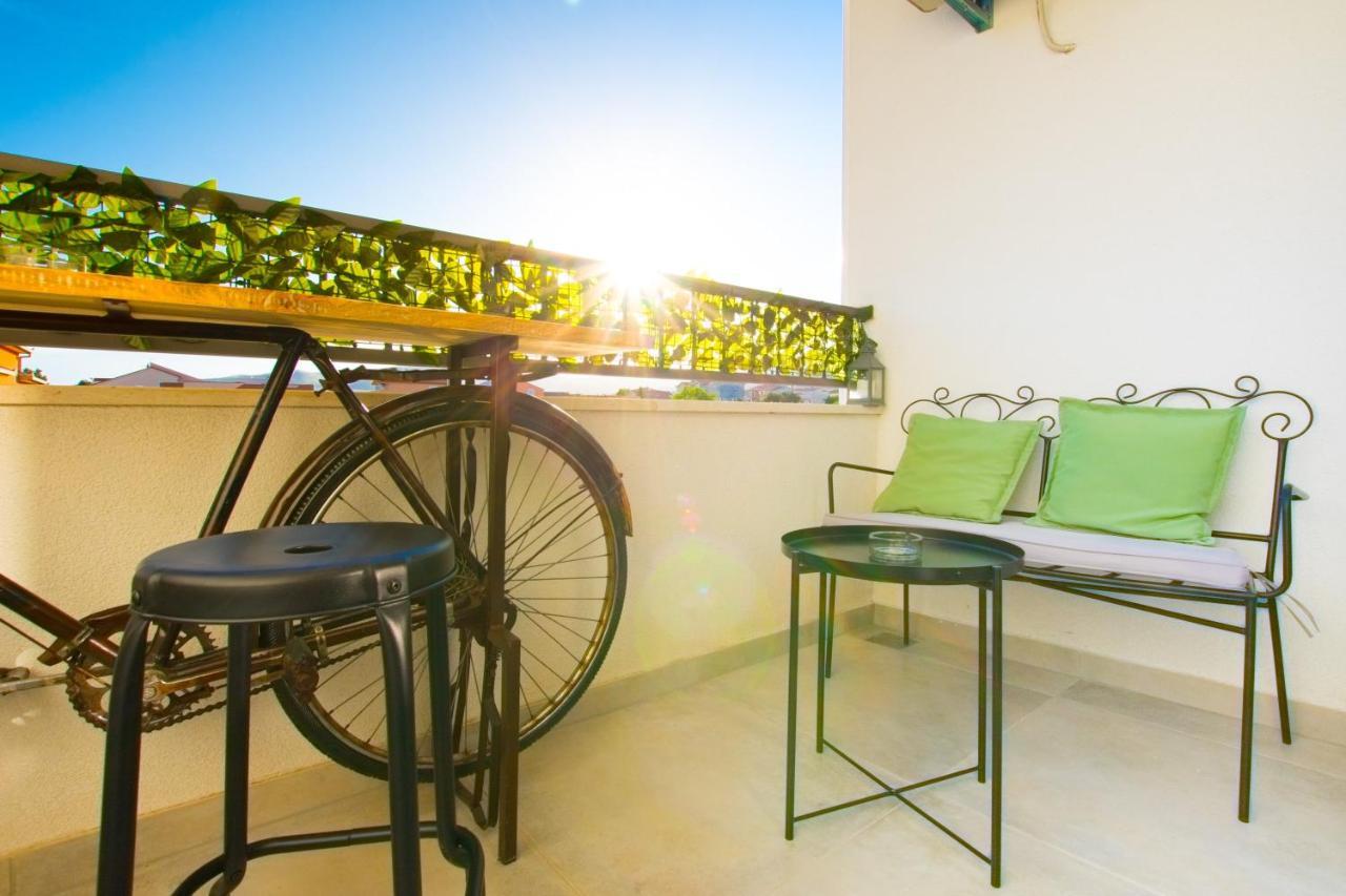 4 * Apartment Sunset Close To The Sea Kastela Exterior photo