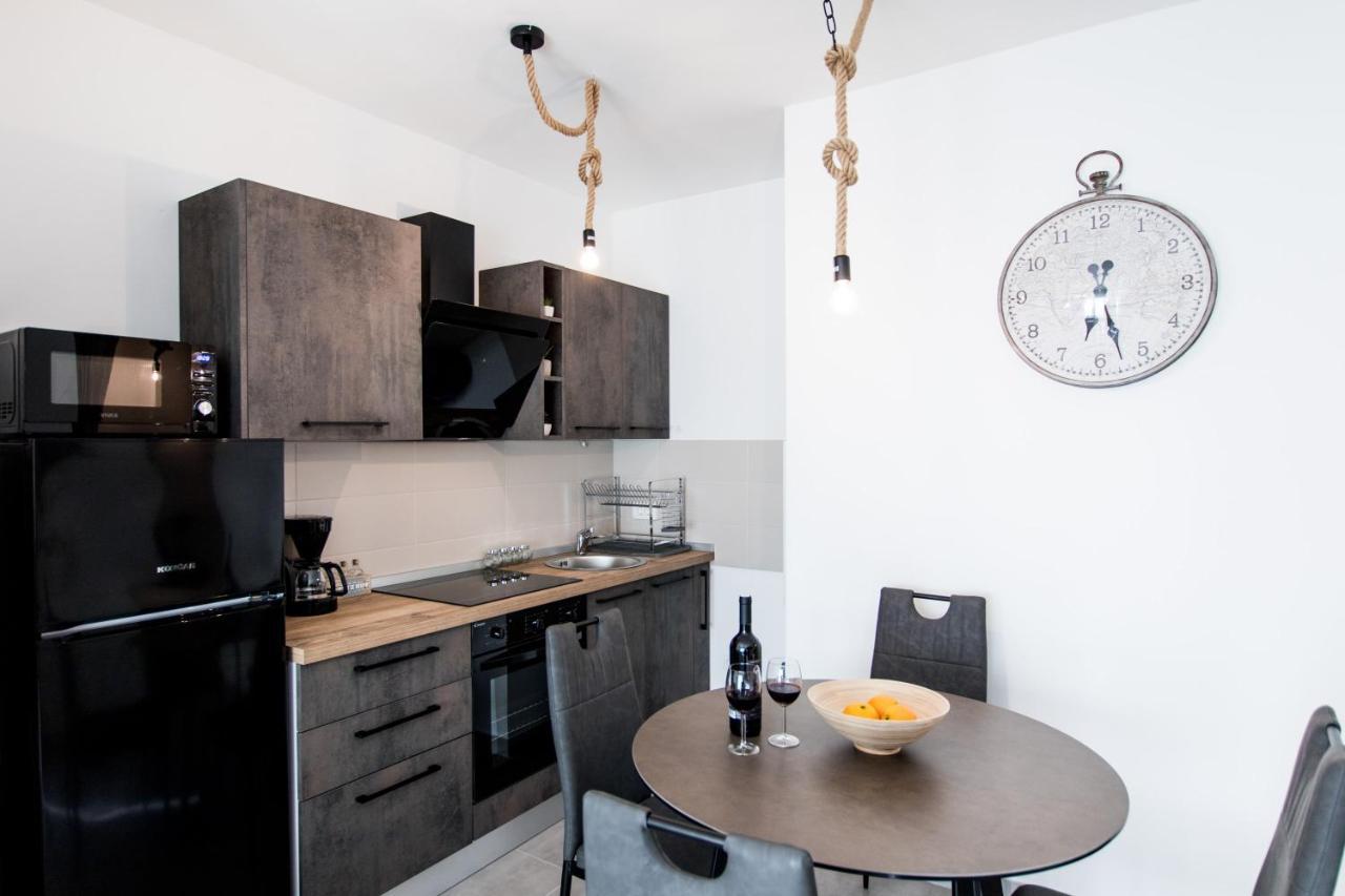 4 * Apartment Sunset Close To The Sea Kastela Exterior photo
