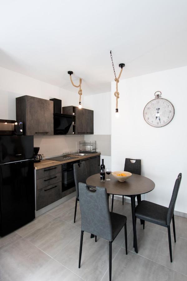4 * Apartment Sunset Close To The Sea Kastela Exterior photo